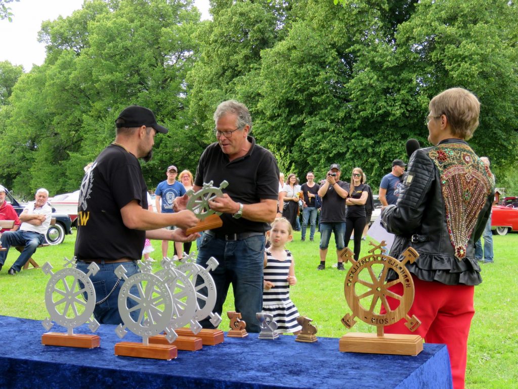 Kjell Oskarsson tar emot sitt pris