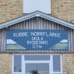 Fin Skylt Upplyser Om Att Här Inryms Kubbe Norrflärkes Skola, Bygdegård Och Gym 1