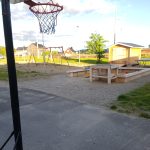 Skolgård Med Basketkorg