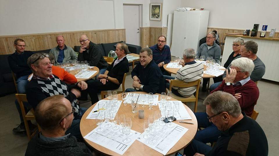 Whiskyprovning i lilla lokalen