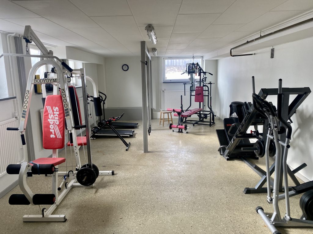 I källarvåningen finns ett gym som tilltalar alla åldrar. Foto: Caroline P Johansson